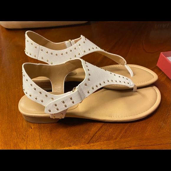 Vaneli real leather sandals white with gold accents size 8 like new - Picture 3 of 6